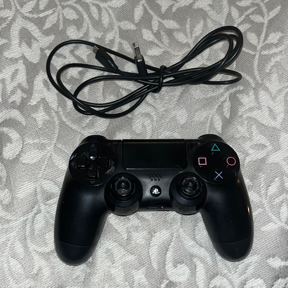 PlayStation 4 Remote w/ charger